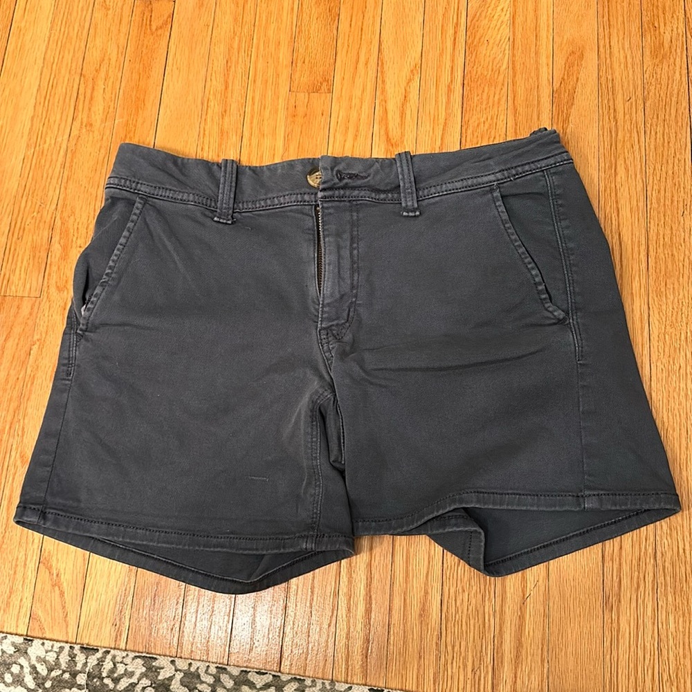 American Eagle shorts size 6, midi style